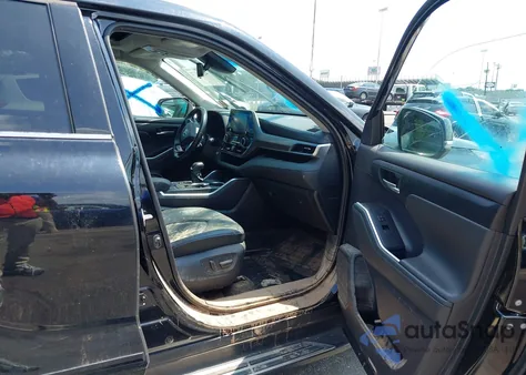 2021 Toyota Highlander Xle z USA, uszkodzony, nr VIN 5TDGZRBH1MS102373